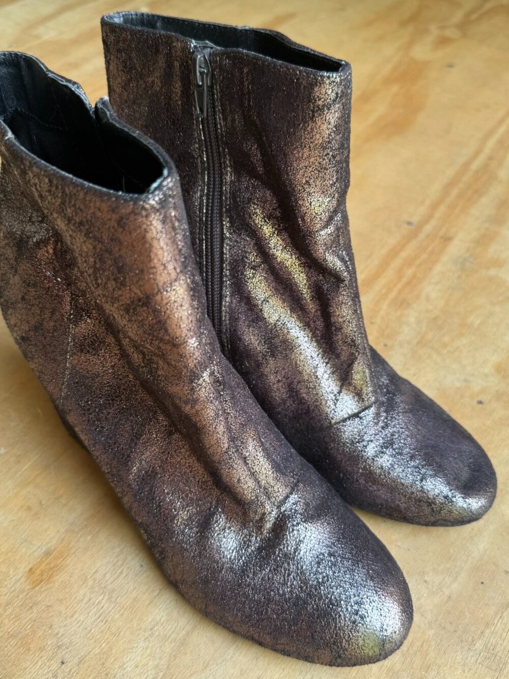 G by GUESS Metallic Bronze Ankle Boots Women’s 9.5M Side Zip Block Heel